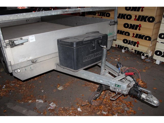 Dubbelassige aanhangwagen peters met kenteken 70-wn-hk. wagen is voorzien van disselbak met aanhangernet. b... - afbeelding 8 van  8