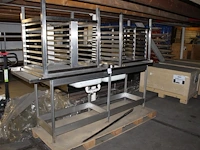 Dubbele rvs spoelbak op onderstel met twee platenrekken. afmeting spoelbak 245 x 70 x 92 cm. - afbeelding 2 van  2