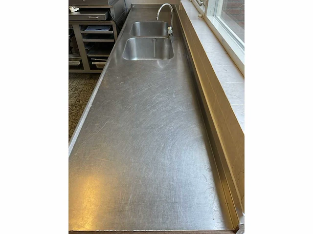Dubbele rvs spoeltafel 305 cm - afbeelding 4 van  5