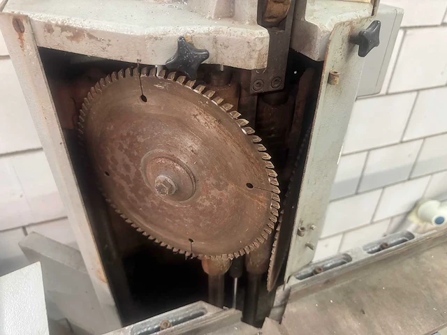 Dubbele verstekzaag machine - afbeelding 2 van  3