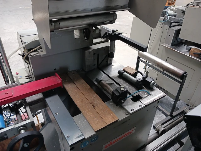 Dubbele verstekzaagmachine elumatec, bouwjaar 1995 - afbeelding 2 van  56