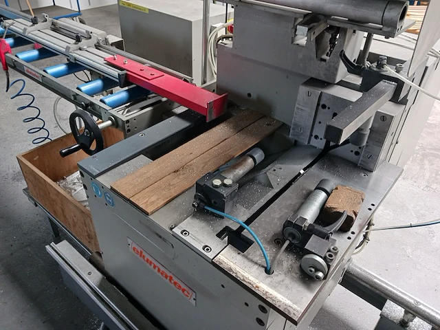 Dubbele verstekzaagmachine elumatec, bouwjaar 1995 - afbeelding 3 van  56