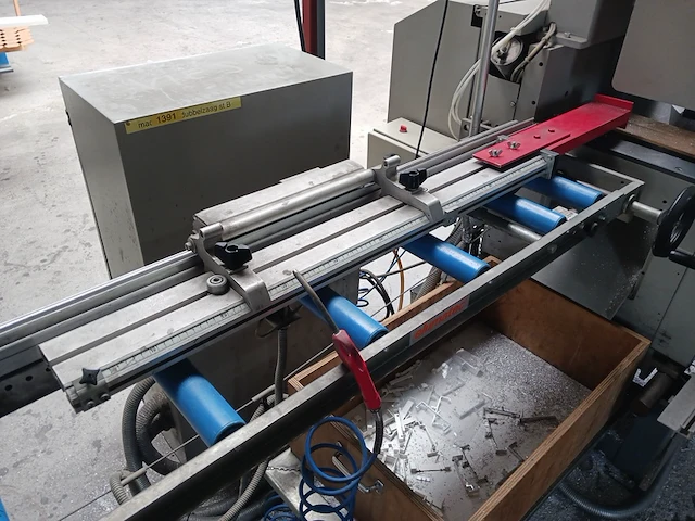 Dubbele verstekzaagmachine elumatec, bouwjaar 1995 - afbeelding 9 van  56