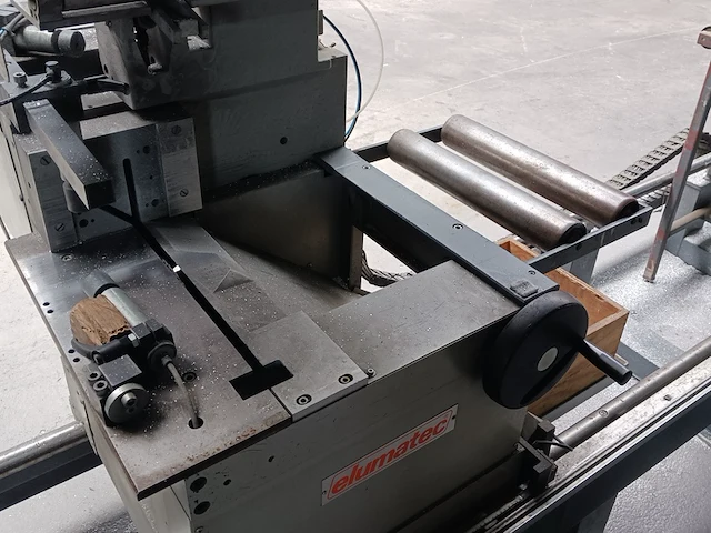 Dubbele verstekzaagmachine elumatec, bouwjaar 1995 - afbeelding 16 van  56