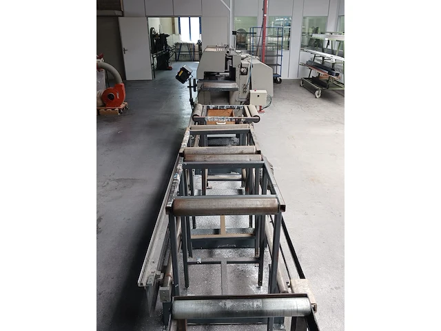 Dubbele verstekzaagmachine elumatec, bouwjaar 1995 - afbeelding 20 van  56