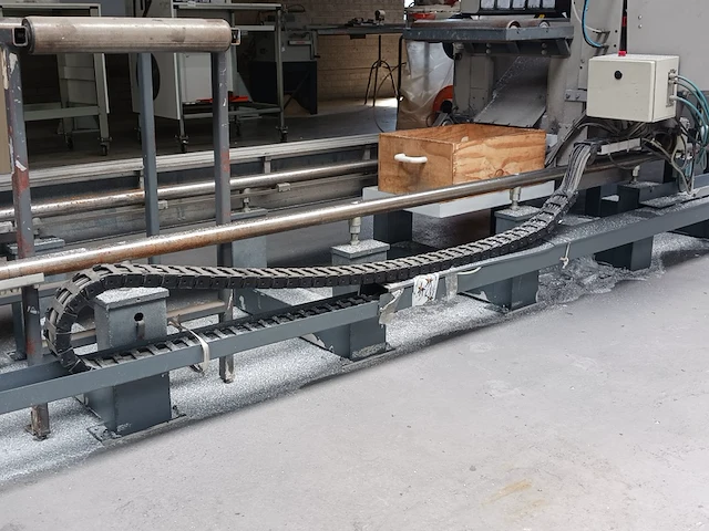 Dubbele verstekzaagmachine elumatec, bouwjaar 1995 - afbeelding 24 van  56