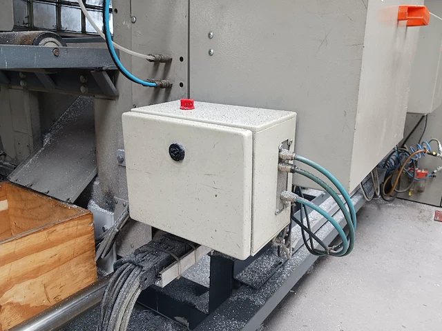 Dubbele verstekzaagmachine elumatec, bouwjaar 1995 - afbeelding 28 van  56