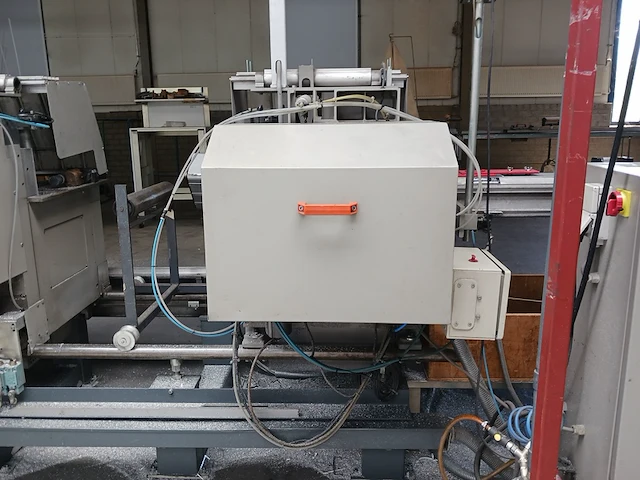 Dubbele verstekzaagmachine elumatec, bouwjaar 1995 - afbeelding 30 van  56