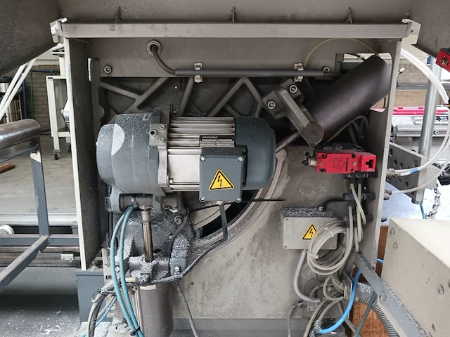 Dubbele verstekzaagmachine elumatec, bouwjaar 1995 - afbeelding 31 van  56