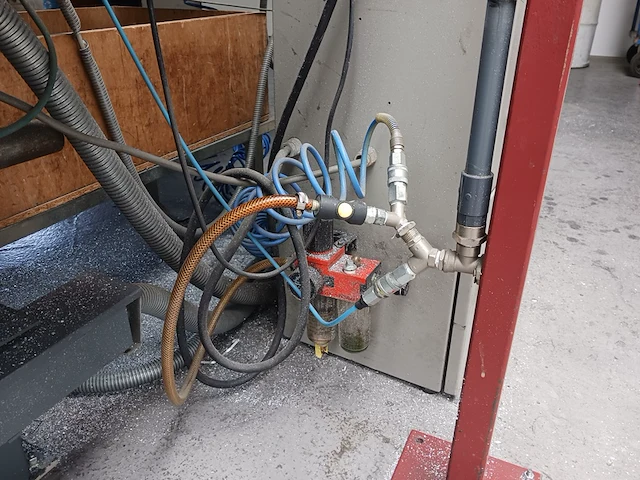 Dubbele verstekzaagmachine elumatec, bouwjaar 1995 - afbeelding 37 van  56