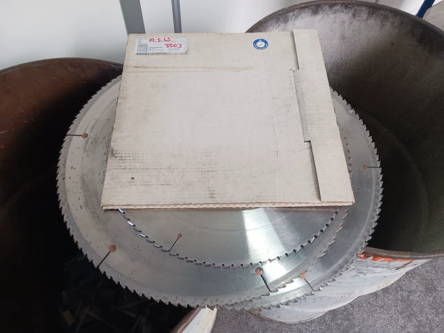 Dubbele verstekzaagmachine elumatec, bouwjaar 1995 - afbeelding 50 van  56