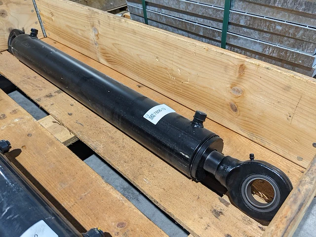 Dubbelwerkende stuurcilinder d=45/90 slag 700 h.o.h. 1050 - afbeelding 1 van  4