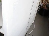 Dubbelzijdig elektrisch in hoogte verstelbaar bureau ahrend voorzien van akoestische panelen. totale afmeti... onderdeel van combinatiekavel combinatiekavel zijnde vier dubbelzijdige elektrische in hoogte verstelbare bureaus ahrend voorzien van akoestische panelen. kavels s005 en s013 t/m s015 - afbeelding 2 van  2