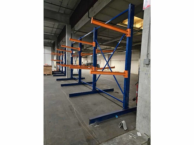Dubbelzijdige draagarmstelling ca. 8 meter (hoogte: 300cm lengte arm: 105cm) - afbeelding 2 van  7