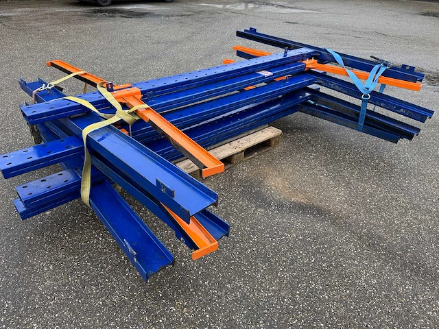 Dubbelzijdige draagarmstelling ca. 8 meter (hoogte: 300cm lengte arm: 105cm) - afbeelding 3 van  7