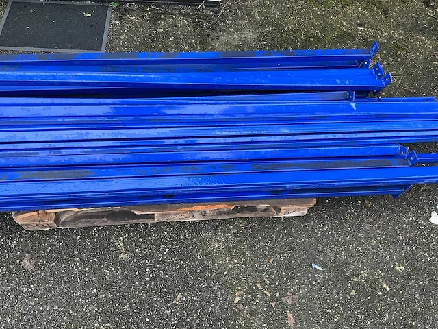 Dubbelzijdige draagarmstelling ca. 8 meter (hoogte: 300cm lengte arm: 105cm) - afbeelding 6 van  7