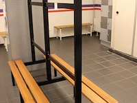 Dubbelzijdige kleedkamerbank met kapstok. afmeting 163 x 87 x 174 cm. - afbeelding 2 van  2