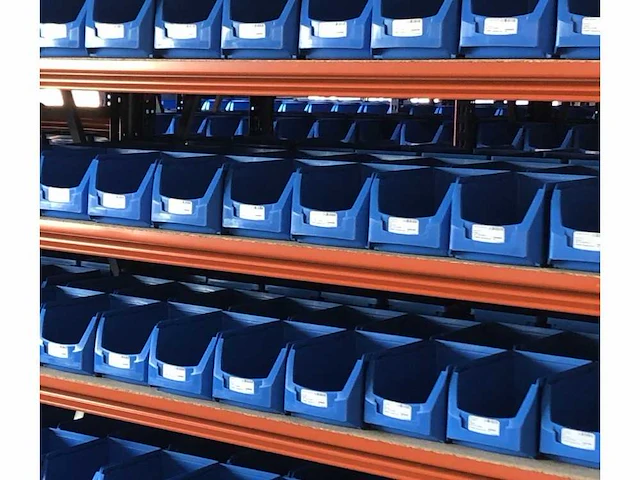 Dubbelzijdige legbordstelling incl 340 magazijnbakken. - afbeelding 3 van  7
