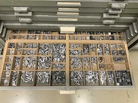 Dubbelzijdige letterkast met inhoud - afbeelding 10 van  24