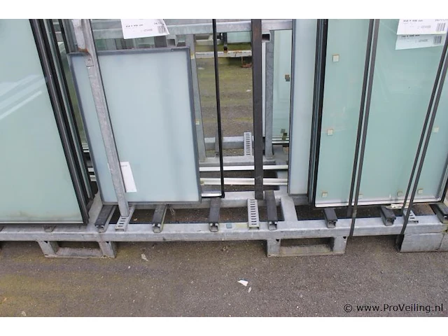 Dubbelzijdige metalen glas/platenbok - 205x70x258 cm - afbeelding 3 van  5
