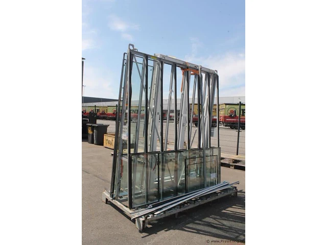 Dubbelzijdige metalen glas/platenbok - 216x120x250 cm - afbeelding 1 van  5