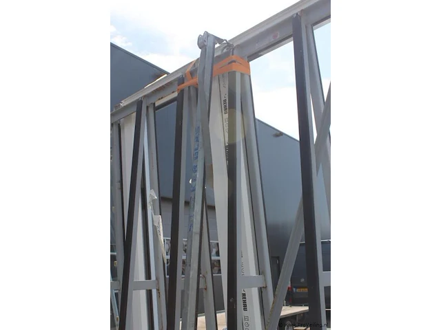 Dubbelzijdige metalen glas/platenbok - 216x120x250 cm - afbeelding 4 van  5