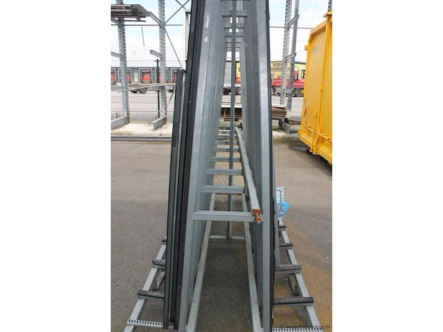 Dubbelzijdige metalen glas/platenbok - 220x100x246 cm - afbeelding 2 van  4