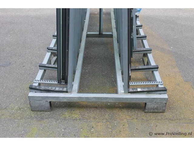 Dubbelzijdige metalen glas/platenbok - 220x100x246 cm - afbeelding 3 van  4