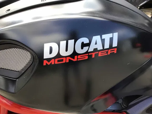 Ducati - race - monster 796 abs - motorfiets - afbeelding 19 van  26