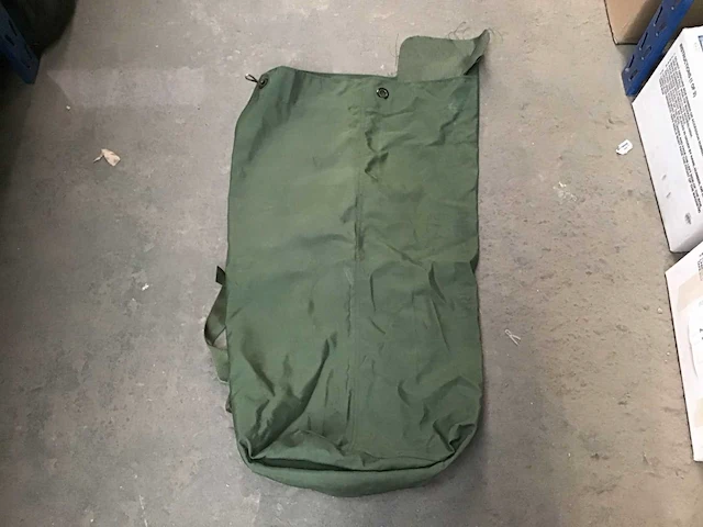 Duffelbag no zipper (182x) - afbeelding 2 van  4
