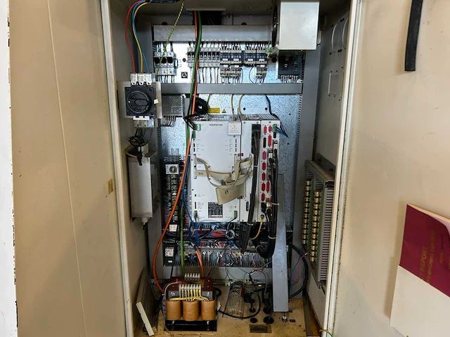Dugard eagle 1000 cnc universele bewerkingscentra - afbeelding 8 van  10