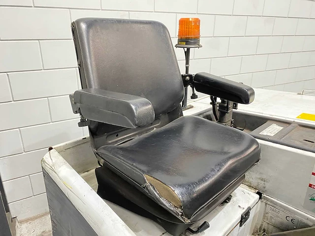 Dulevo - 2002 - 120eh - straatveegmachine - afbeelding 7 van  11