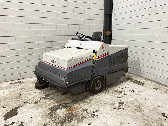 Dulevo - 2002 - 120eh - straatveegmachine - afbeelding 1 van  8
