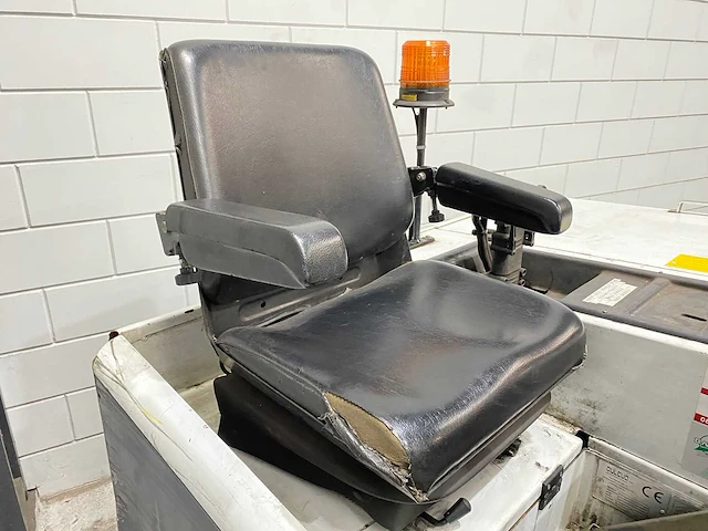 Dulevo - 2002 - 120eh - straatveegmachine - afbeelding 4 van  8