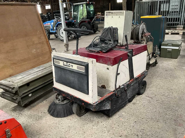 Dulevo 72e zelfrijdende veegmachine - afbeelding 1 van  10
