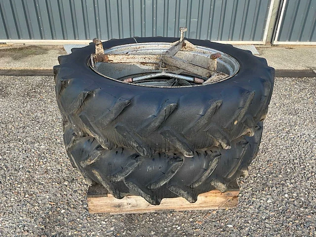 Dunlop 13.6/12-38 banden met molcon sluiting - afbeelding 5 van  12