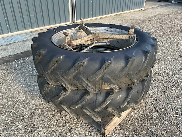 Dunlop 13.6/12-38 banden met molcon sluiting - afbeelding 6 van  12