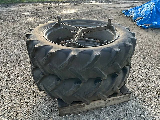 Dunlop 13.6/12-38 banden met molcon sluiting - afbeelding 9 van  12