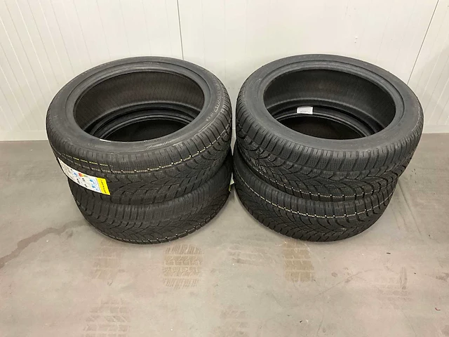 Dunlop "sp wintersport 3d" 245/45 r19 (4x) - afbeelding 1 van  7