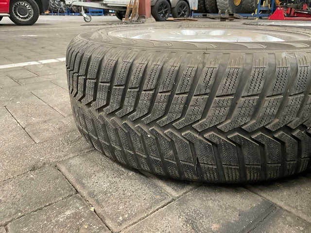 Dunlop / vredenstein autoband met mercedes-benz velg (4x) - afbeelding 4 van  5