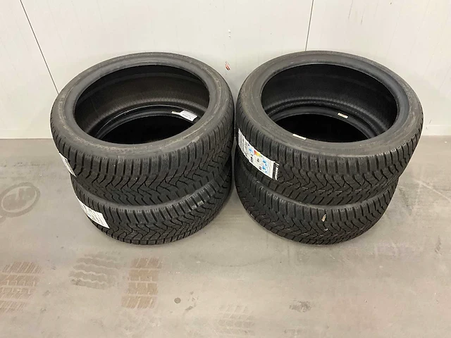 Dunlop "wintersport 5" 225/40 r18 (4x) - afbeelding 1 van  6