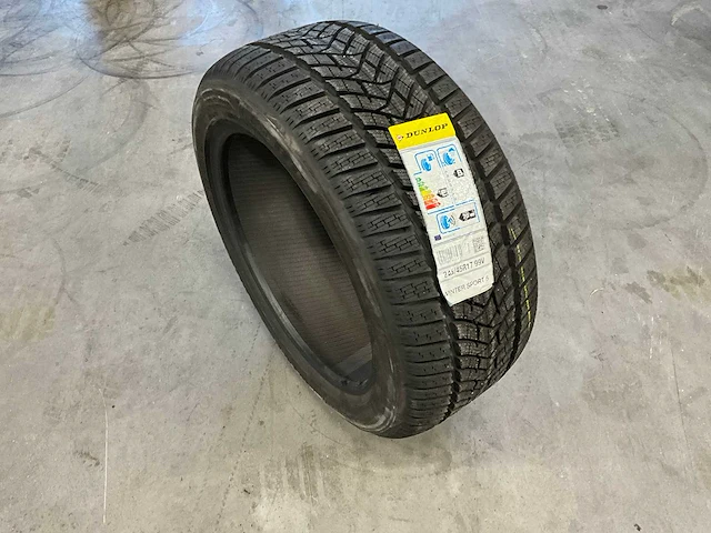 Dunlop "wintersport 5" 245/45 r17 - afbeelding 1 van  4