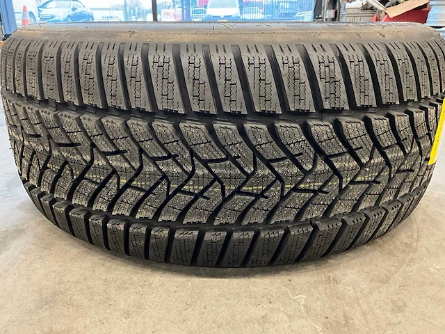Dunlop "wintersport 5" 245/45 r17 - afbeelding 4 van  4
