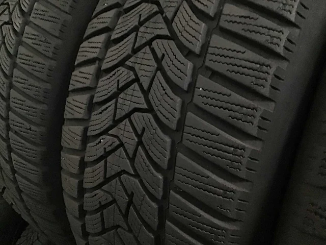 Dunlop wintersport 5 band (4x) - afbeelding 4 van  5
