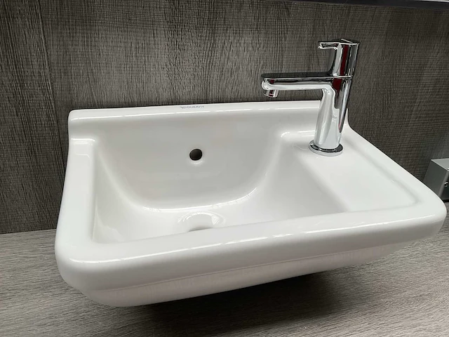 Duravit fontein 40x26cm met duravit kraan - afbeelding 1 van  3