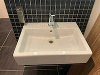 Duravit wastafel met spiegel en kraan - afbeelding 3 van  5