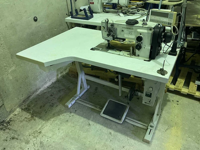 Dürkopp adler 867 professionele naaimachine 3-voudig transport (2x) - afbeelding 1 van  23