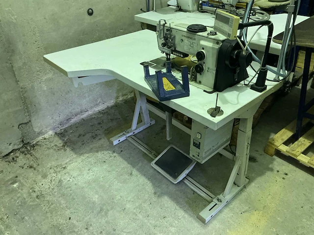Dürkopp adler 867 professionele naaimachine 3-voudig transport (2x) - afbeelding 18 van  23