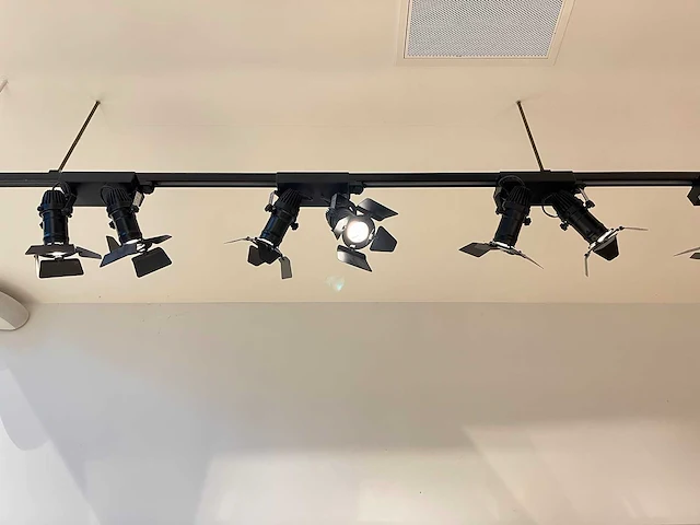 Dutch light - par 16 - railsysteem met 18 dubbele led spots - afbeelding 3 van  4