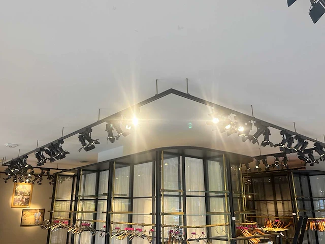 Dutch light - par 16 - railsysteem met 36 dubbele led spots - afbeelding 1 van  5